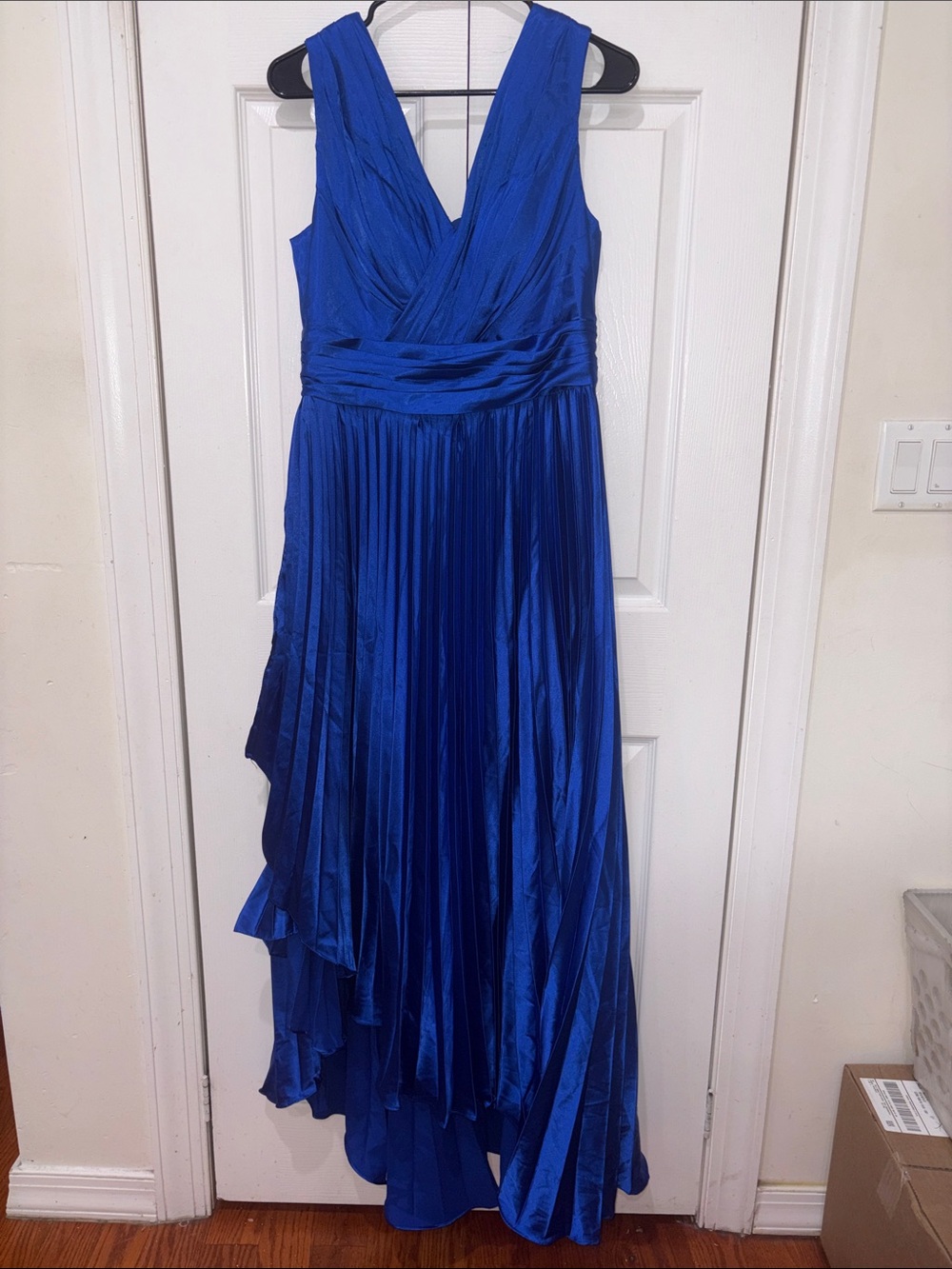 Elegant V-Neck Royal Blue Pleated Evening Dress